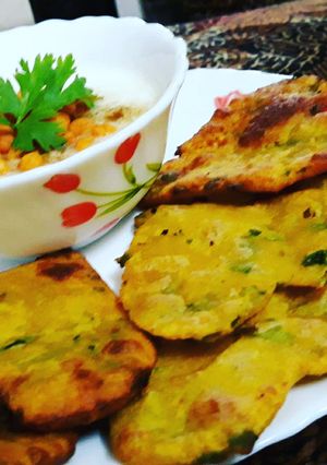 A picture of Masala aloo puris.