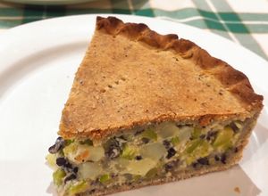 Foto di Torta salata con zucchine trombetta patate e riso venere