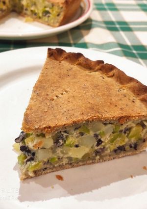 Foto di Torta salata con zucchine trombetta patate e riso venere