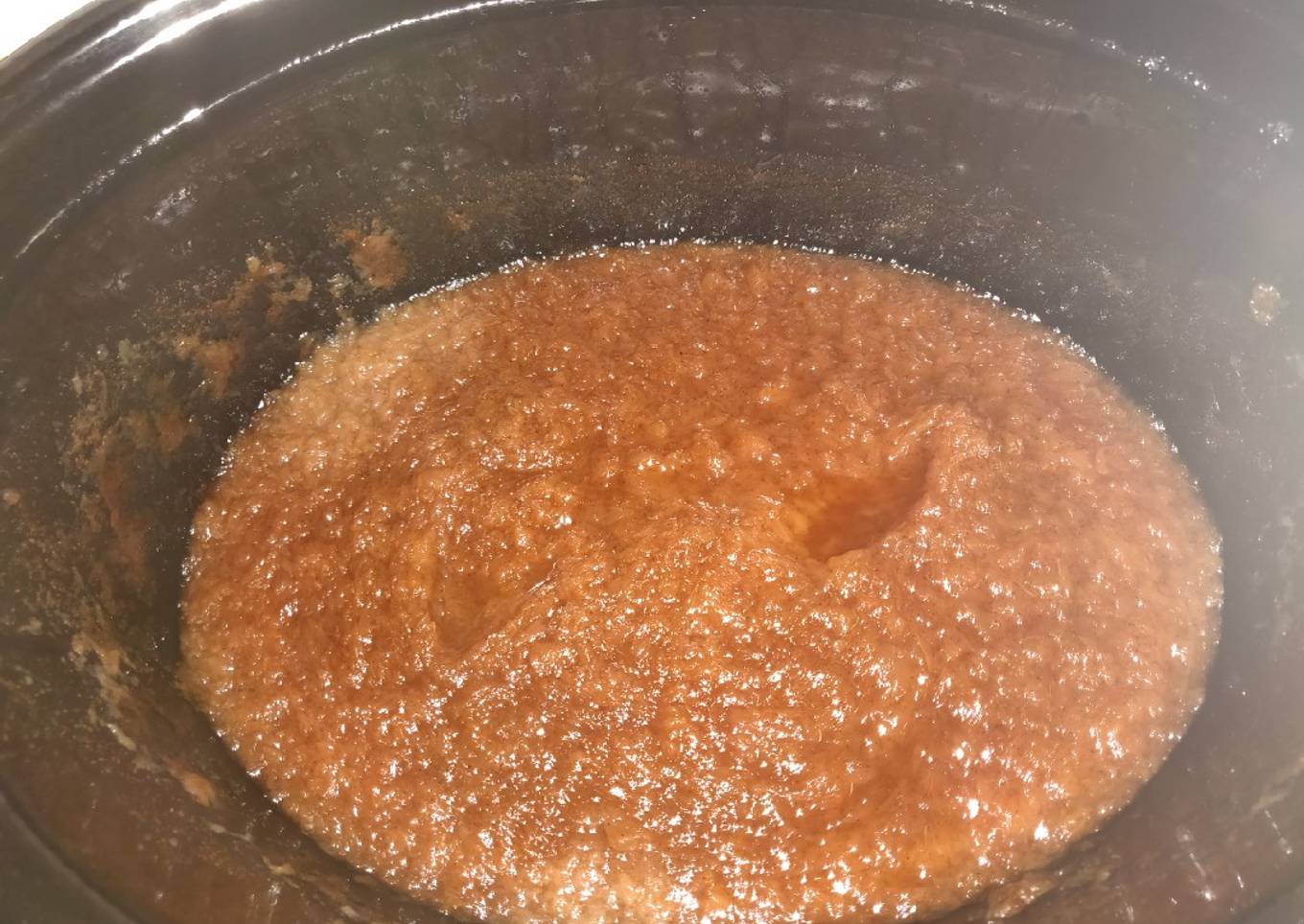 Crock-Pot Cinnamon Spiced Applesauce