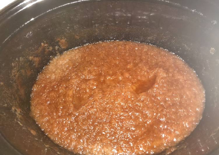 Simple Way to Make Super Quick Homemade Crock-Pot Cinnamon Spiced Applesauce