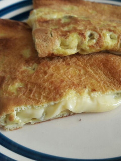 Una foto de Omelette con cebollín y jamón o queso