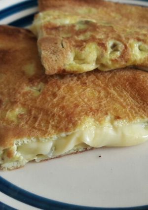 Una foto de Omelette con cebollín y jamón o queso