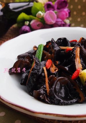 【源釀醬油】川耳炒冬菇 的食譜成品照片
