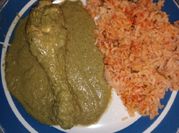 Una foto de mole con pollo