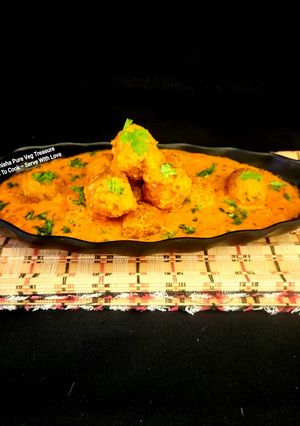 A picture of Raw Banana Sweet Potato Kofta Curry.