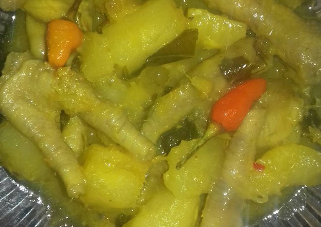 Ceker ayam singkong asam pucuk kedondong