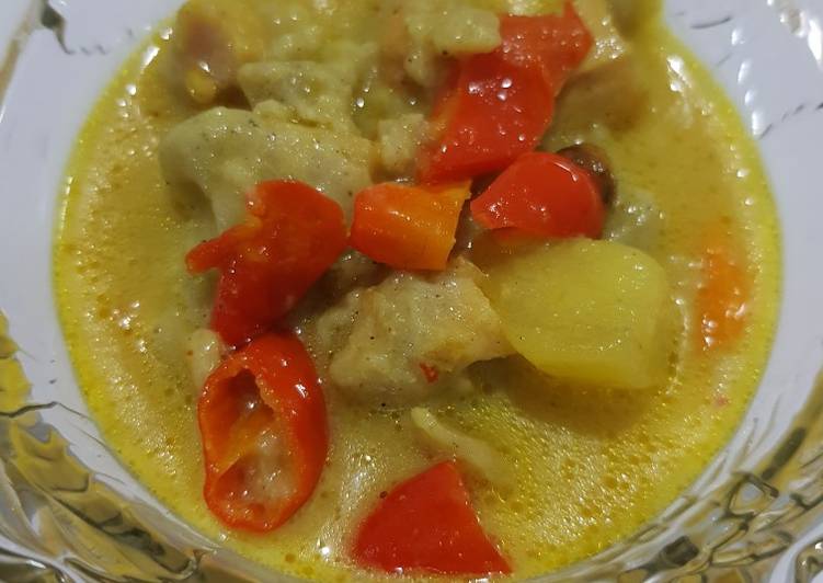 Kari fillet ayam dan kentang