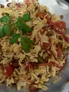 टमाटर स्प्राउट हेल्थी राइस(Tamatar sprout healthy rice recipe in Hindi) रेसिपी मुख्य फोटो