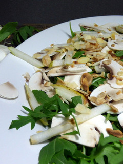 Foto de Salada de Pera com Cogumelos frescos e Amêndoa Torrada