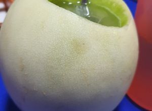 Una foto de Melón con vino / MELVIN