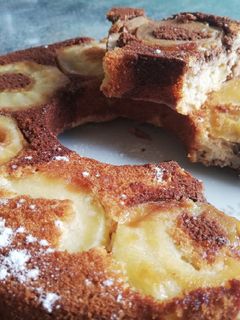 Una foto de Bizcocho bicolor integral con manzanas