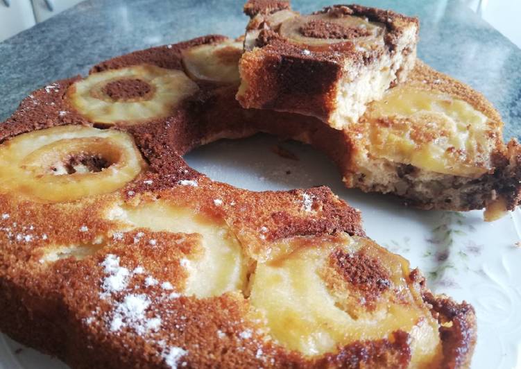 Bizcocho bicolor integral con manzanas