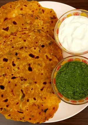 મૂળા કોથમીર ના થેપલા (Mooli Kothmir Thepla Recipe In Gujarati) રેસીપી મુખ્ય ફોટો