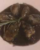 Chipirones en su tinta rellenos de huevo de codorniz atún y surimi