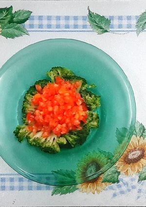 A picture of 🍀Broccoli Tomato Salad🍀.