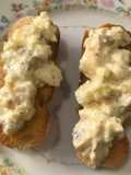 Crostini de huevo
