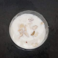 A picture of Banana lasssi.