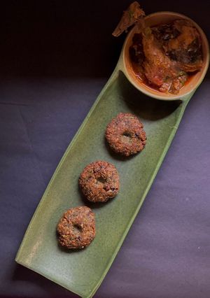 A picture of Garelu with Naatu Kodi Pulusu for Ugadi and Telegu New Year.