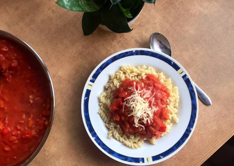 Studentenversion: Nudeln mit Tomatensoße