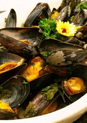รูปของ Moules au vin blanc. หอยแมลงภู่อบไวน์ขาว