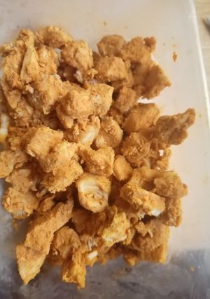 A picture of Pizza topping chicken.