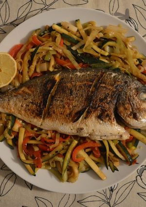 Foto principal de Dorada a la plancha y verduras al wok