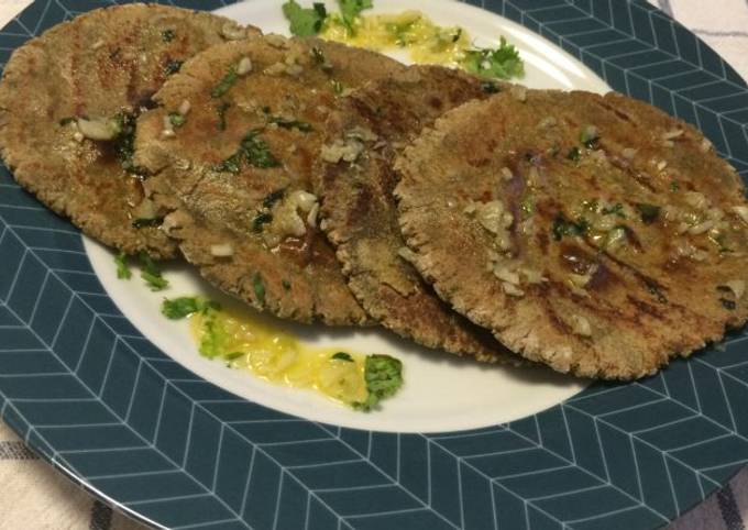 Simple Way to Prepare Award-winning Lasaniya Bajri Rotla (Pearl Milled Flatbread With Garlic)