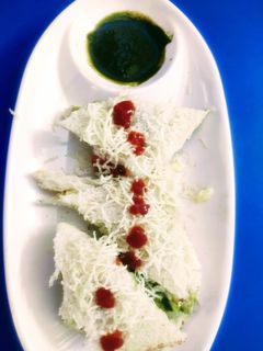 વેજિટેબલ સેન્ડવીચ (Vegetable Sandwich Recipe In Gujarati) રેસીપી મુખ્ય ફોટો