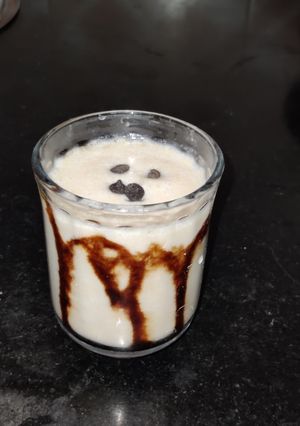 A picture of Chikoo shake.