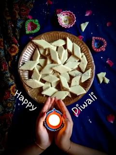 કાજુ કતરી(Kaju Katri recipe in Gujarati) રેસીપી મુખ્ય ફોટો