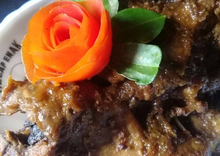 Rica ayam saus coklat
