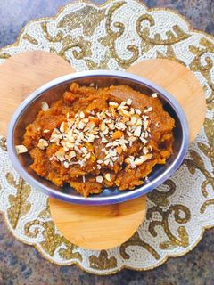 बेसन का गुड़ वाला हलवा (besan ka gur wala halwa recipe in Hindi) रेसिपी मुख्य फोटो