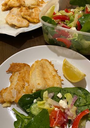 Foto resep Ikan goreng dan Greek Salad (RENDAH KARBOHIDRAT)
