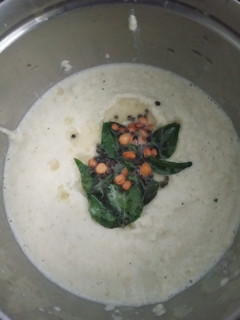 தேங்காய் பூண்டு சட்னி(Thenkaai poondu chutney recipe in tamil) செய்முறை முக்கிய புகைப்படம்