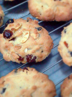 A picture of Raisin and Nut Cookies.