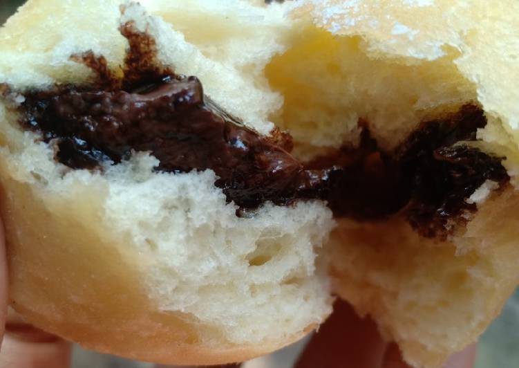 Donut isi selai coklat