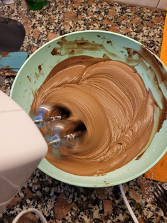 Una foto de Crema de chocolate para decoración o relleno de tortas