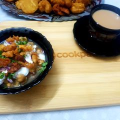 A picture of Pakoray and instant chaat.