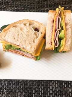 Hình của món Ham&Salami Sandwiches.