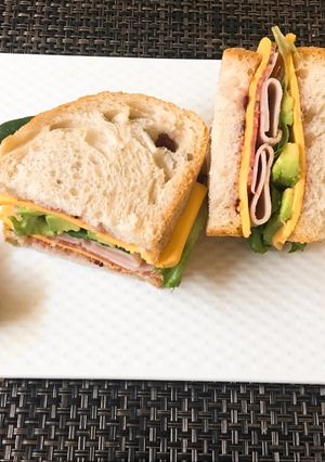 Hình của món Ham&Salami Sandwiches.