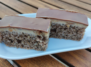 Diós-sós mogyorós sütemény (snickers) tojás, tej és cukor nélkül recept fotója