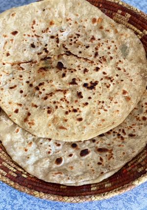 A picture of Alu chicken paratha.