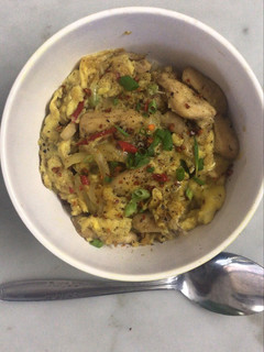Foto resep Oyakodon with Garlic Rice and Chicken Black pepper