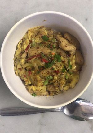 Foto resep Oyakodon with Garlic Rice and Chicken Black pepper