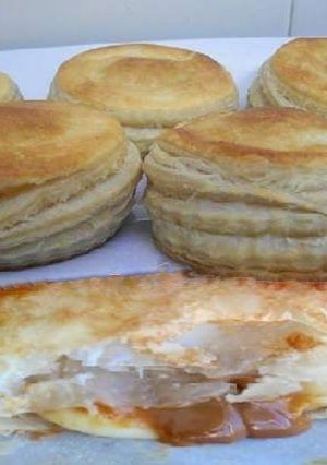 Una foto de Pasteles de hojaldre rellenos (Pastel Gloria)
