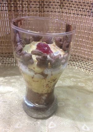 A picture of Bread with popcorn custard parfait.