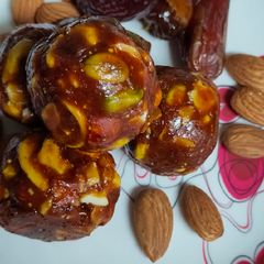 A picture of Nuty dates ladoo..