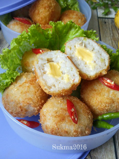 Foto resep Bola Nasi Ayam Isi Keju