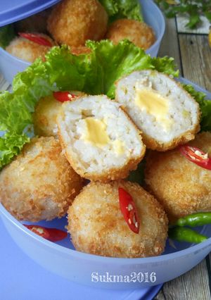 Foto resep Bola Nasi Ayam Isi Keju